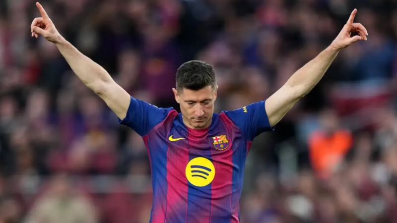 Robert Lewandowski ត្រូវបានភ្ជាប់ជាមួយការផ្ទេរទៅកាន់ Liverpool FC